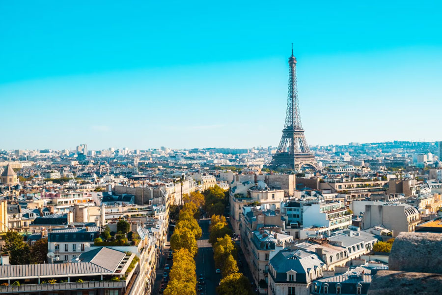 Ultimate Travel Guide to Paris: Top Attractions, Food & Tips